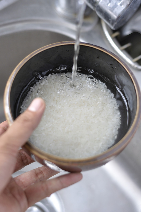 红薯咸肉米粥步骤1