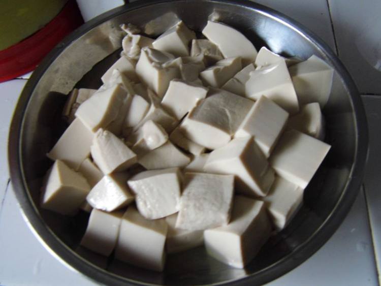香辣肉末烧豆腐步骤1