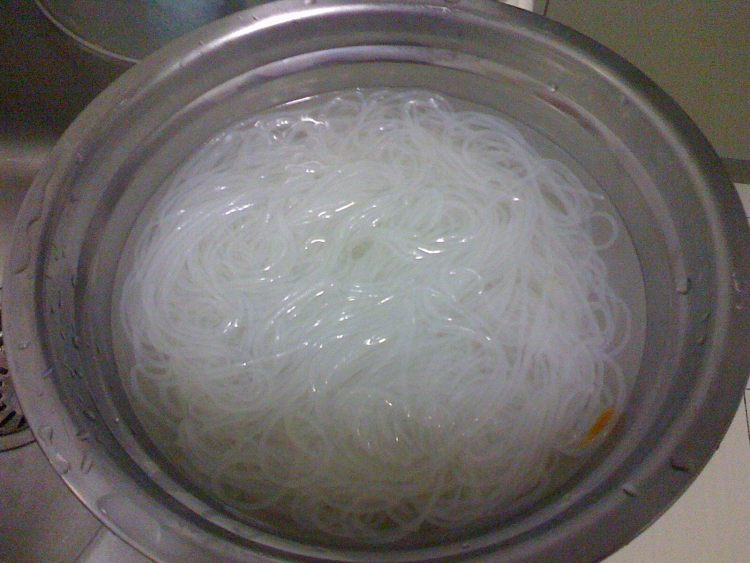 卷心菜炒粉丝步骤2