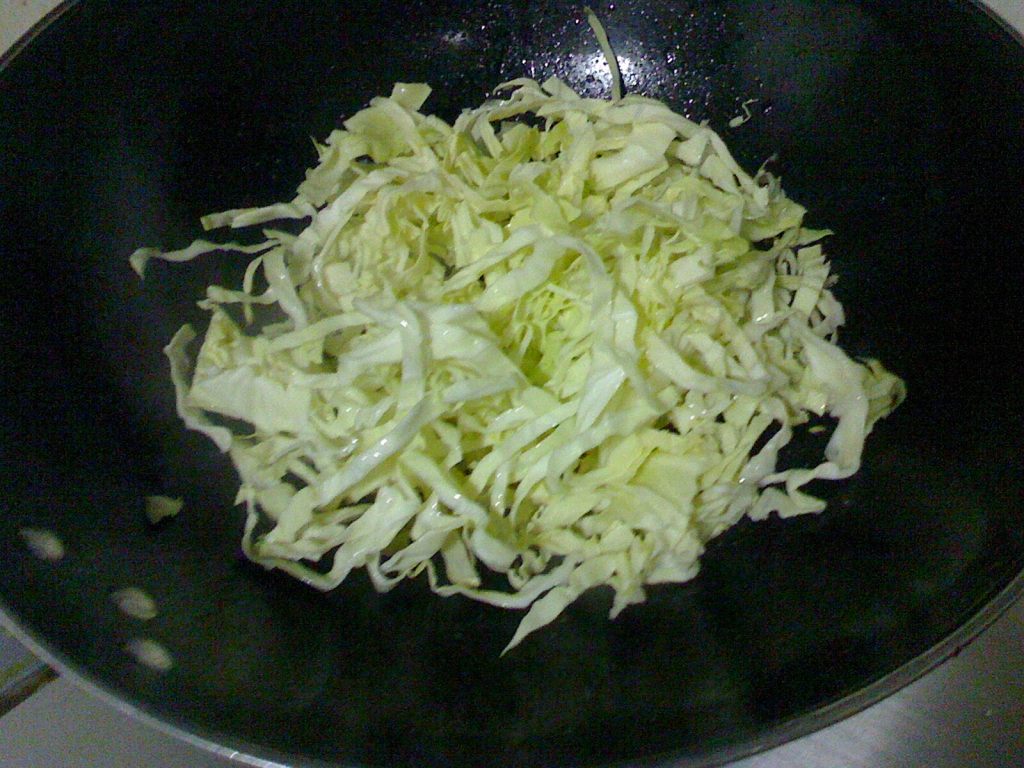 卷心菜炒粉丝步骤7