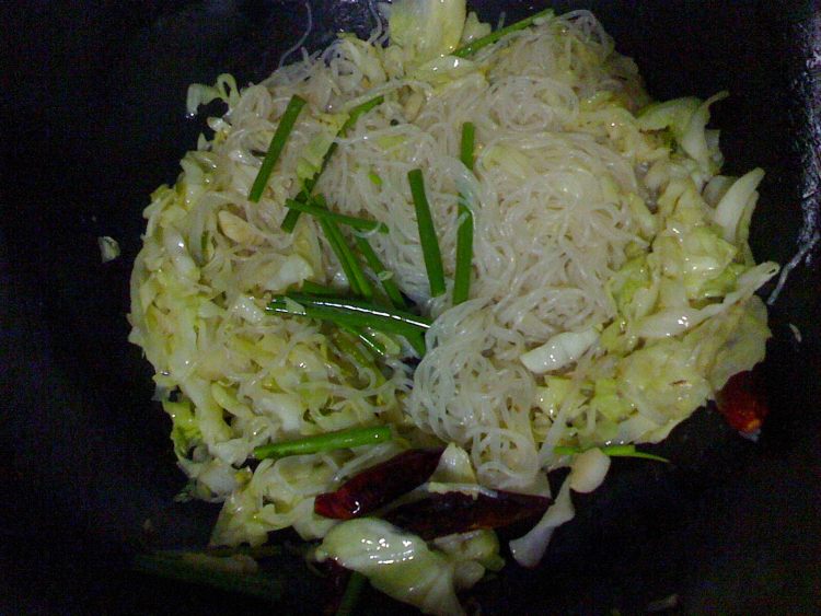 卷心菜炒粉丝步骤11