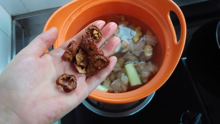 砂锅牛腩汤步骤5