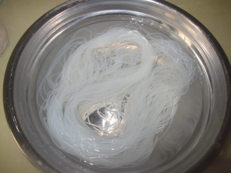 菠菜鸡蛋拌粉丝步骤3