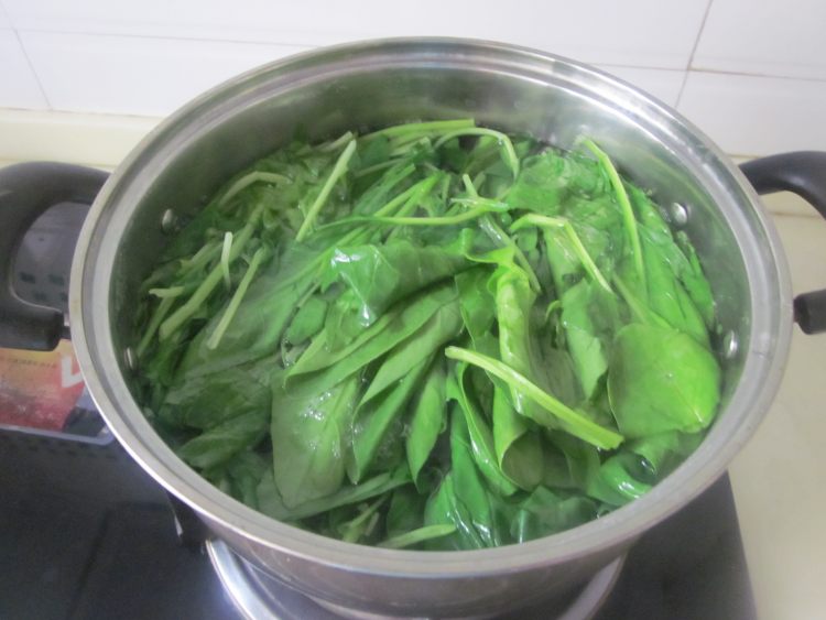 菠菜鸡蛋拌粉丝步骤2