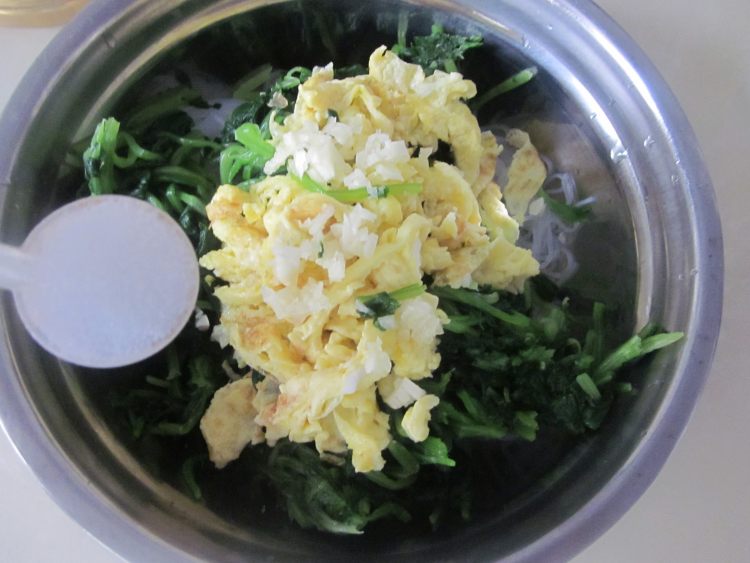 菠菜鸡蛋拌粉丝步骤5