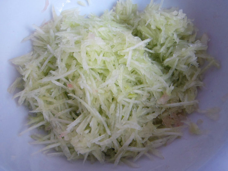 西瓜皮里脊饺子步骤2