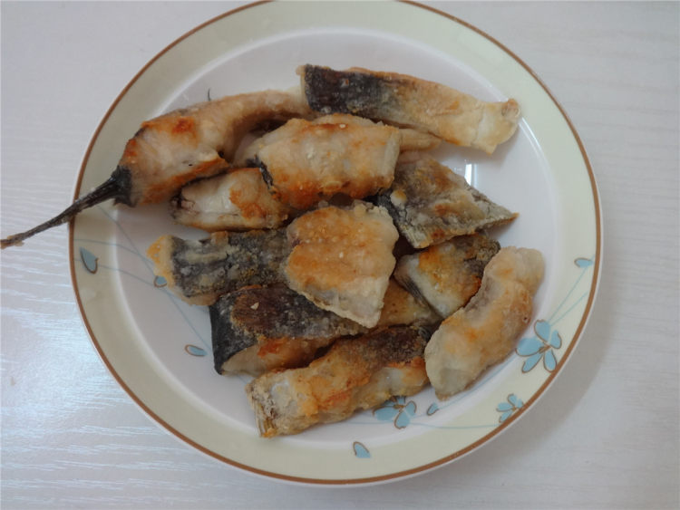 煎烧鱼块步骤7