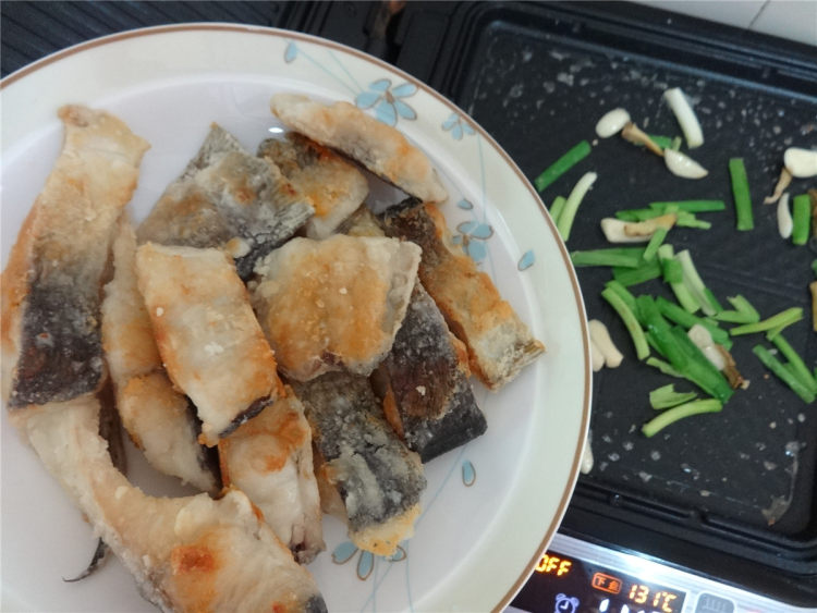 煎烧鱼块步骤9