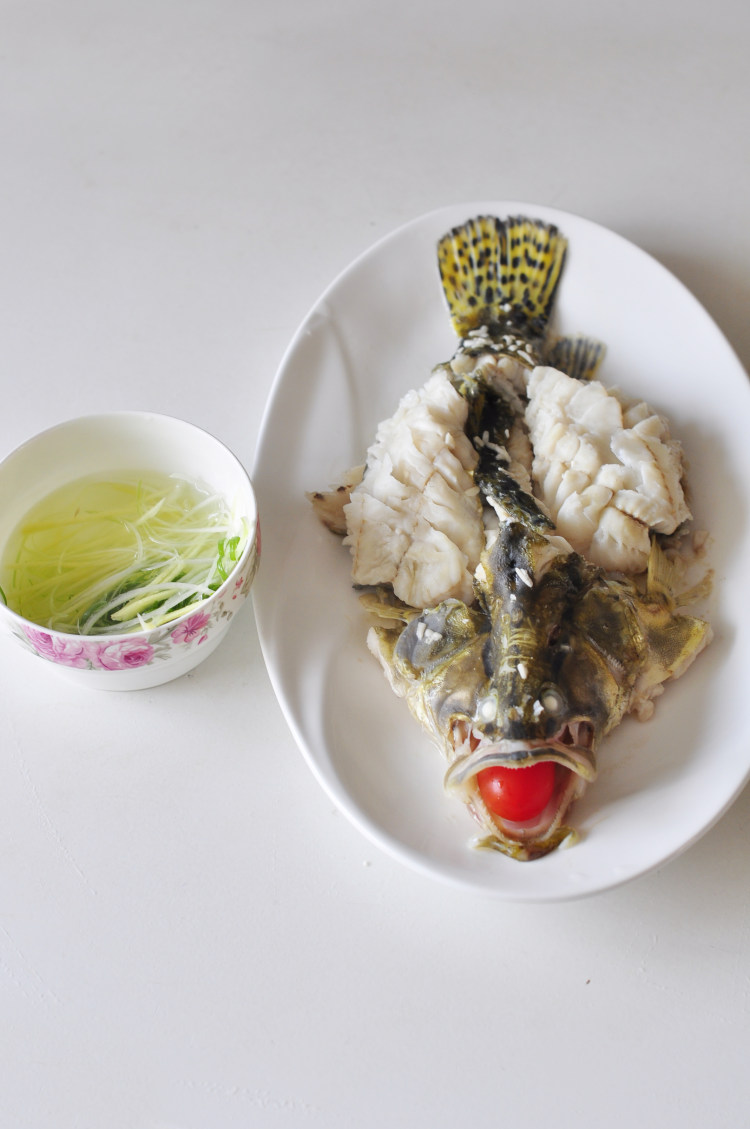 葱油淋鳜鱼步骤5