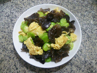 蚕豆黑木耳炒鸡蛋步骤11
