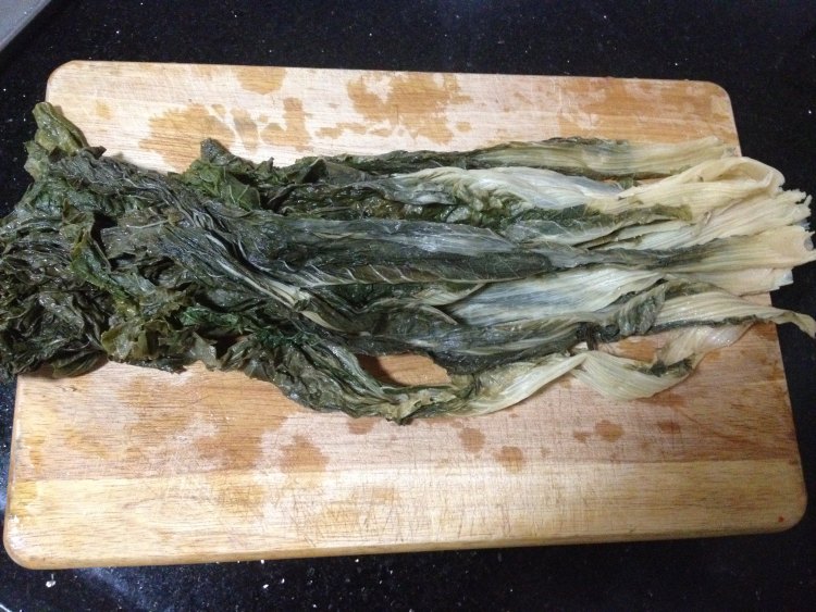筒骨菜干汤步骤1