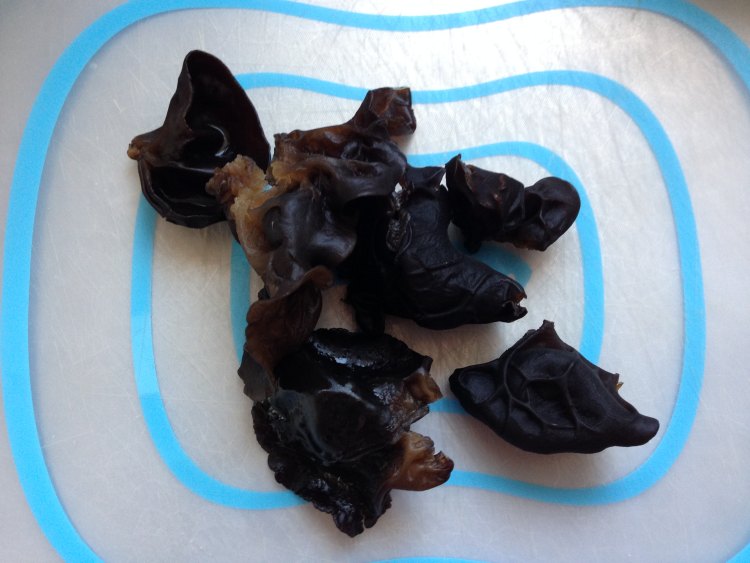 醉鱼木耳虾酱蒸蛋步骤1