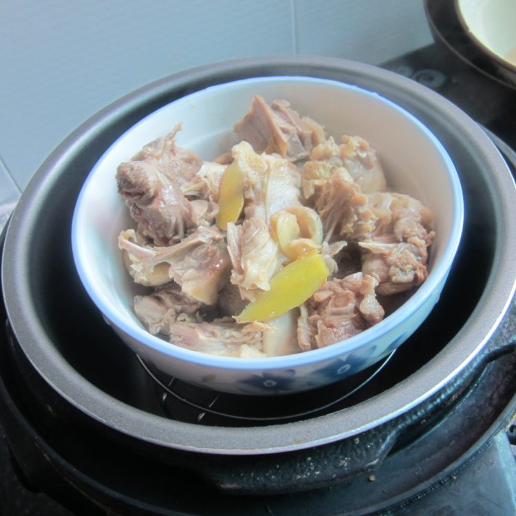 生姜淮山蒸老鸭步骤12