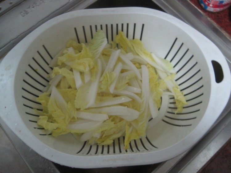 瘦肉炒娃娃菜步骤3