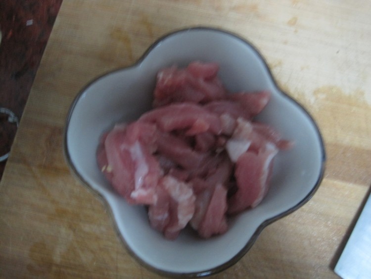 瘦肉炒娃娃菜步骤1