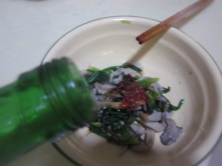 菠菜拌蘑菇步骤8