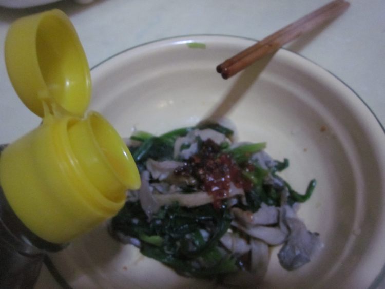 菠菜拌蘑菇步骤9