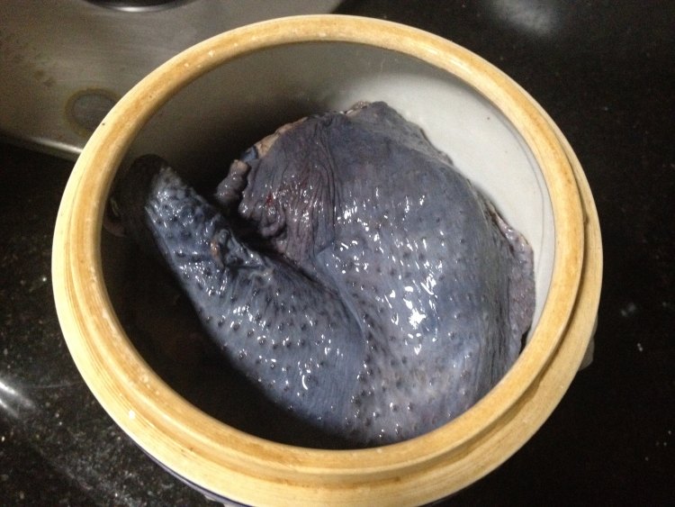 黑芝麻乌鸡汤步骤1