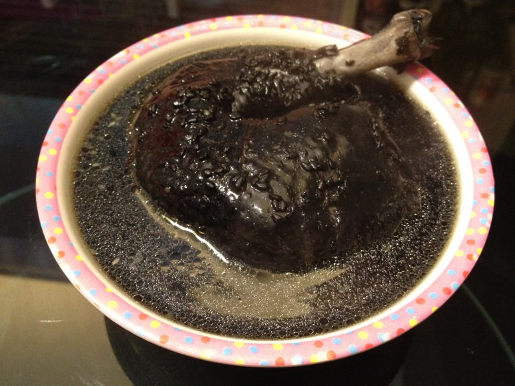 黑芝麻乌鸡汤步骤5