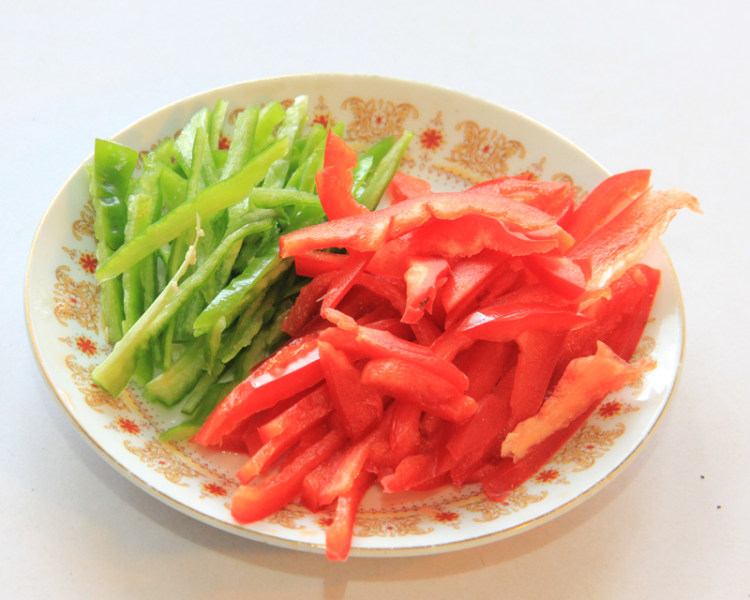 核桃油炒茭白步骤1
