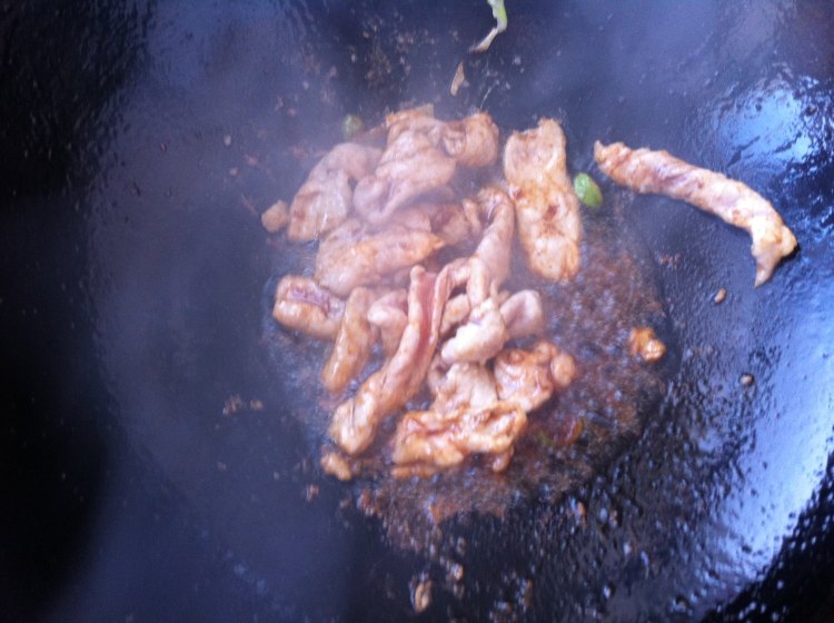 蘑菇炒肉步骤5