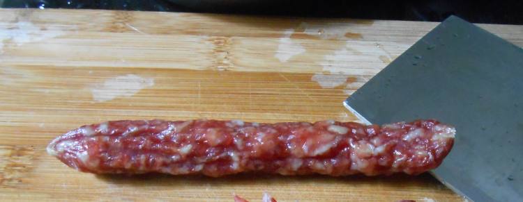 腊肠粒蒸肉饼步骤1