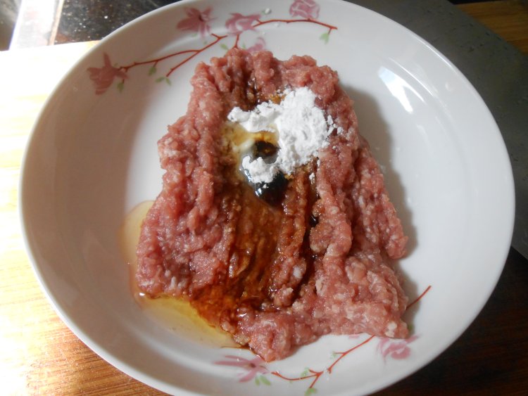 腊肠粒蒸肉饼步骤3