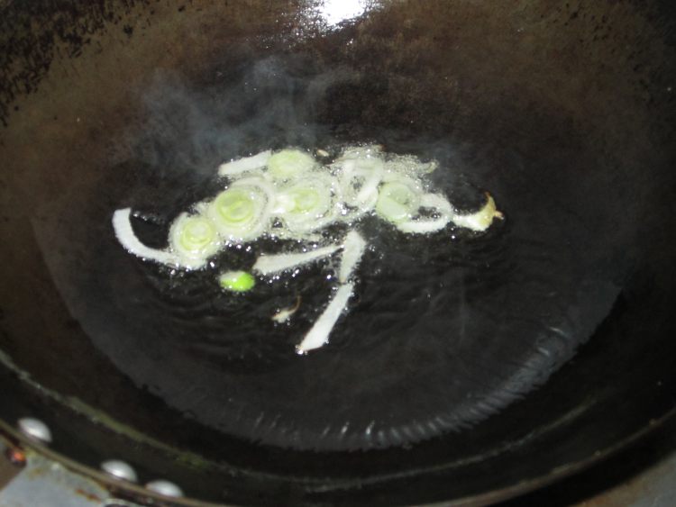 银芽炒鸡丝步骤3