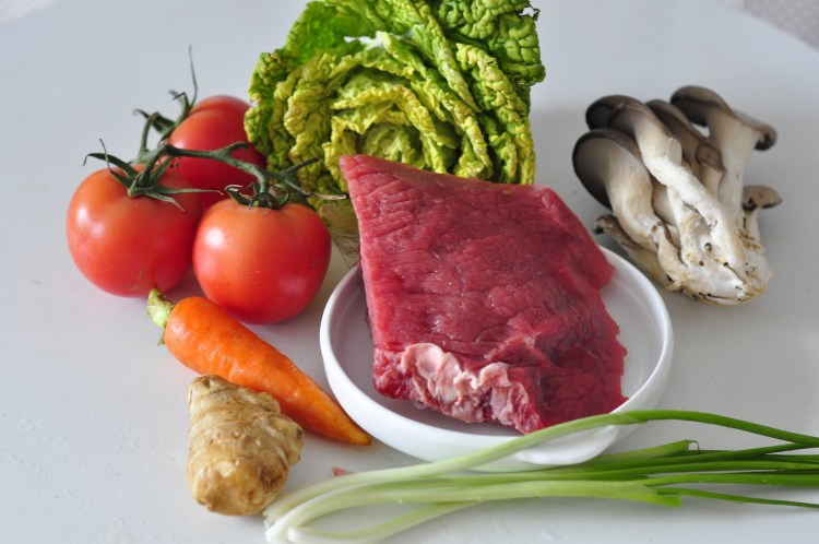 茄汁牛肉片步骤1