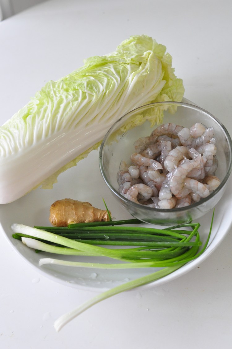 虾仁烩白菜心步骤1