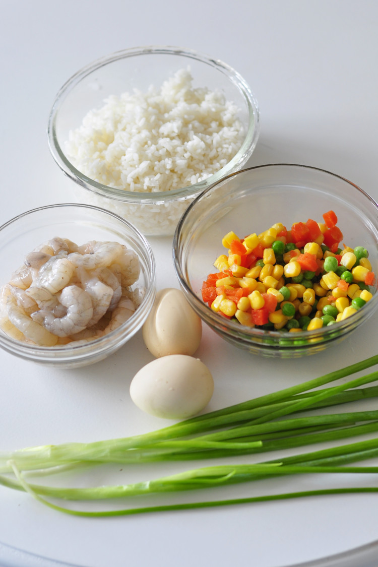 鲜虾炒饭步骤1
