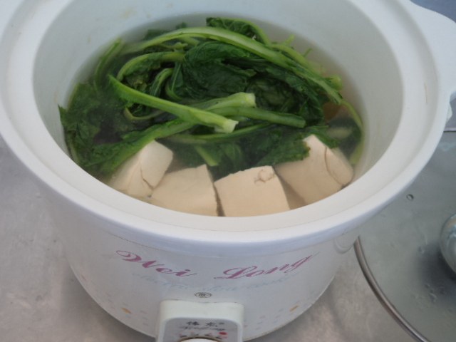 鸡汤豆腐小白菜步骤6