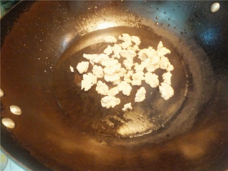 香菇核桃肉片步骤3