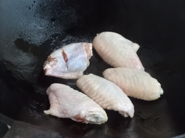 鸡翅烧土豆步骤2
