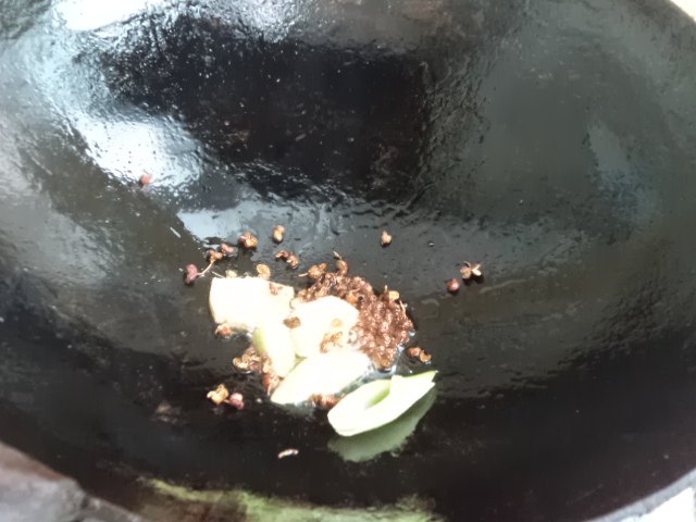 鸡翅烧土豆步骤3