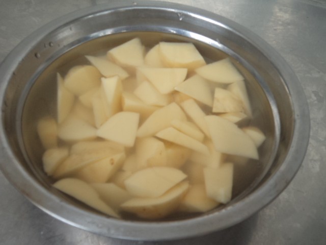 鸡翅烧土豆步骤6