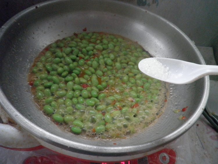 剁椒毛豆炒肉丁步骤10