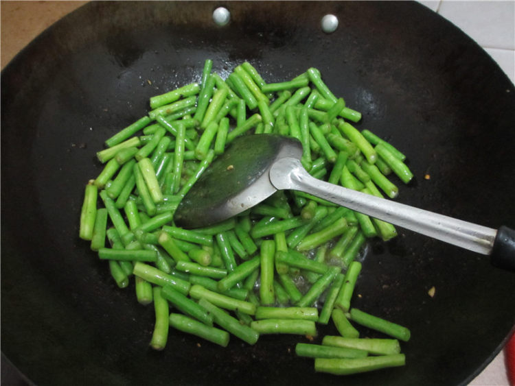 红焖豆角步骤7