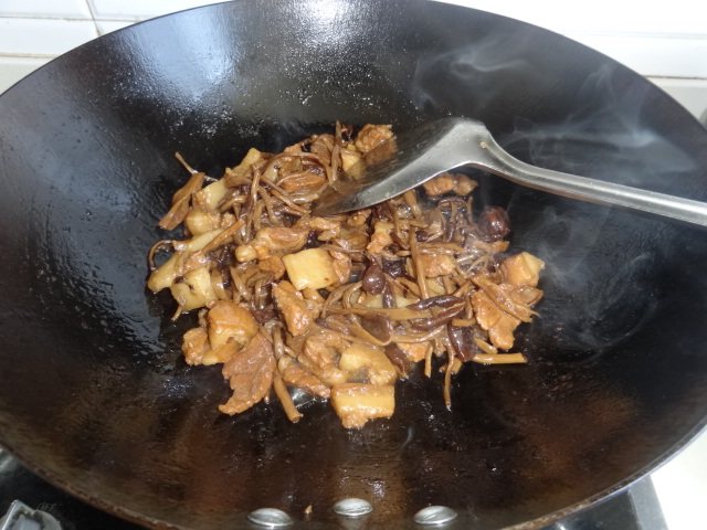 茶树菇烧肉步骤13