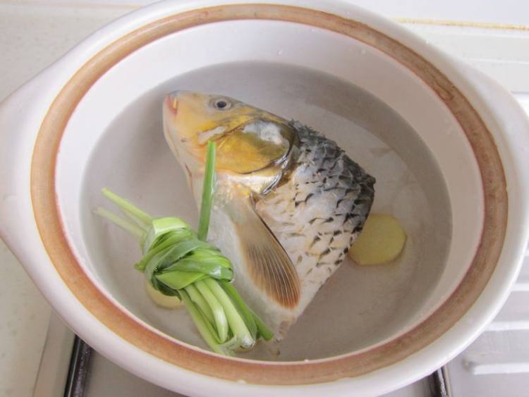 鲤鱼头炖冬瓜步骤6