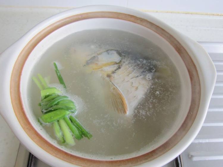 鲤鱼头炖冬瓜步骤7