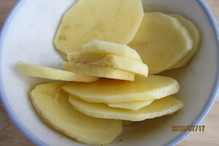 土豆片煎蛋步骤3