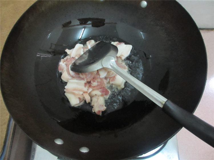 蒜苔炒五花肉步骤5