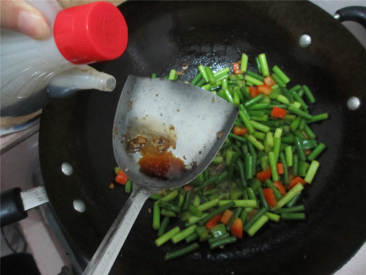 蒜苔炒五花肉步骤10