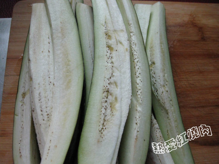 肉丁烧茄条步骤2
