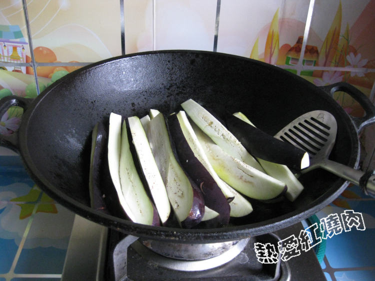 肉丁烧茄条步骤3