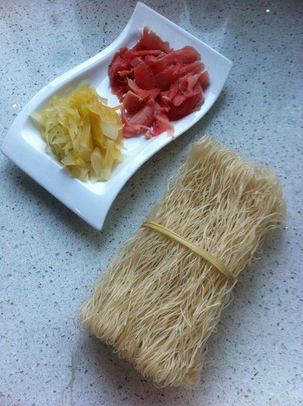 咸菜肉片汤粉步骤1