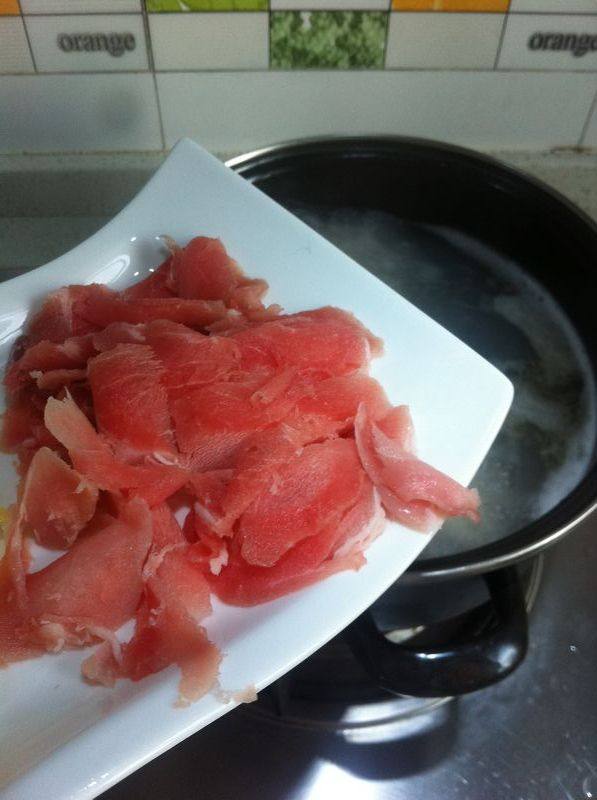 咸菜肉片汤粉步骤6