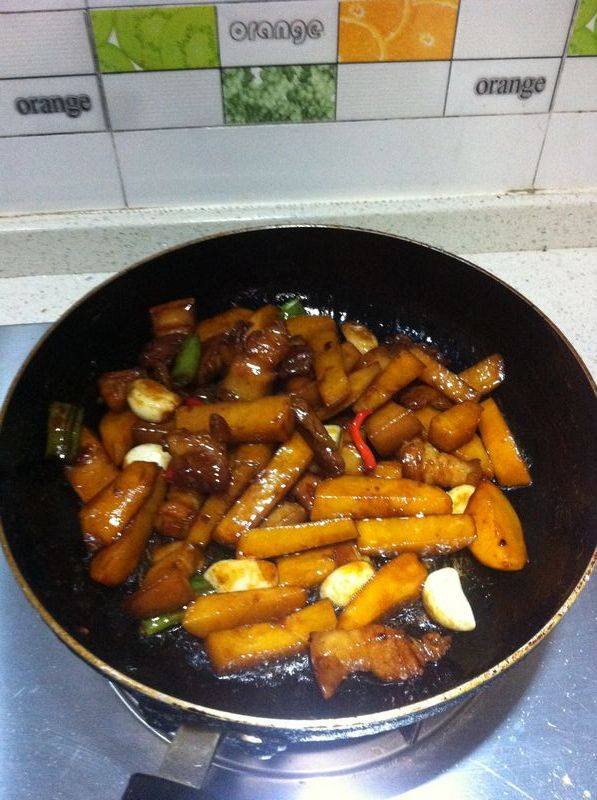 酱香五花焖土豆步骤12