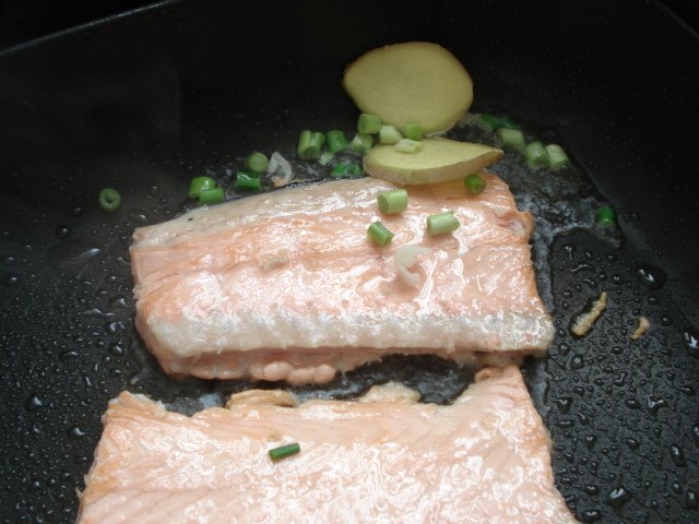 三文鱼排豆腐汤步骤5